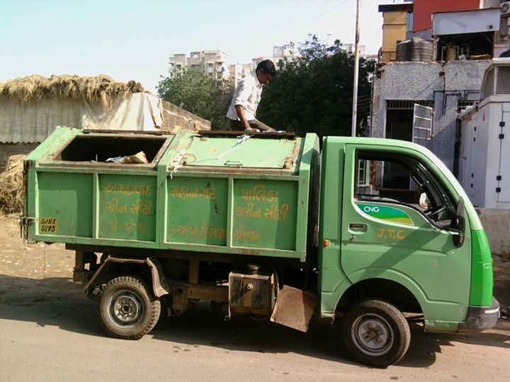 હું: નાનીમા, પેલા Municipalityના કચરાવાળા આવે તો એમને યાદ કરીને આપણા Compoundની કચરાની  ડોલ લઈ જવાનું કહેજોને.

નાનીમા: બેટા Dhvanit! કચરાવાળા તો આપણે કહેવાઈએ; એમને  તો સફાઈવાળા કહેવાય.          

#Wisdom