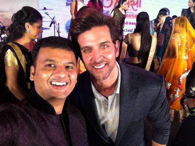 Bang Bang moment: Selfie with Hrithik Roshan at Gujarati Jalso 2014 'Miss Gujarati beauty contest', Mumbai.