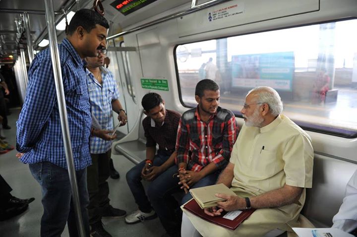 :: તમને Narendra Modi BRTS અથવા Metroમાં સામે મળે તો તમે એમને શું પૂછો? ::