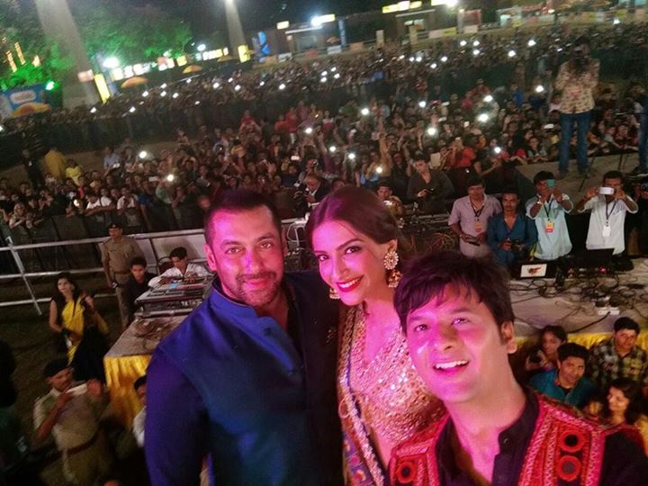 :: Garba Selfie with Salman and Sonam :: 

#PRDP #SalmanKhan  #bhai BeingSalmankhan Sonam Kapoor