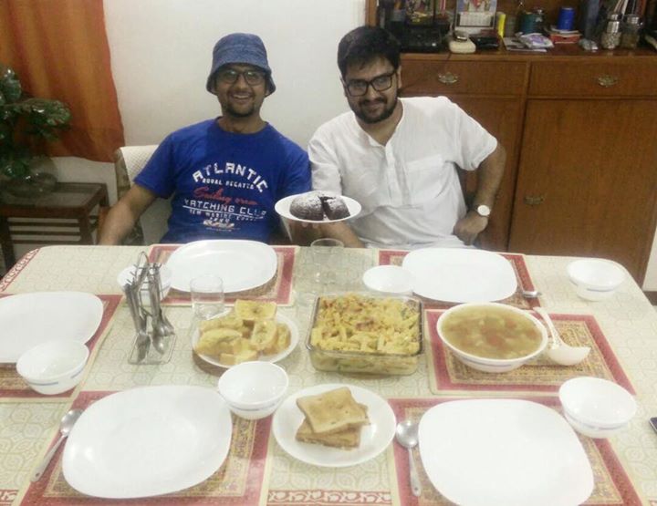 Chef Dhvanit and Amal present Pasta Casserole, Veg Clear Soup accompanied by Cheese Garlic Bread and Spongy Chocolate Cake! 
Hobby Cooking! 

#ChaloJamva