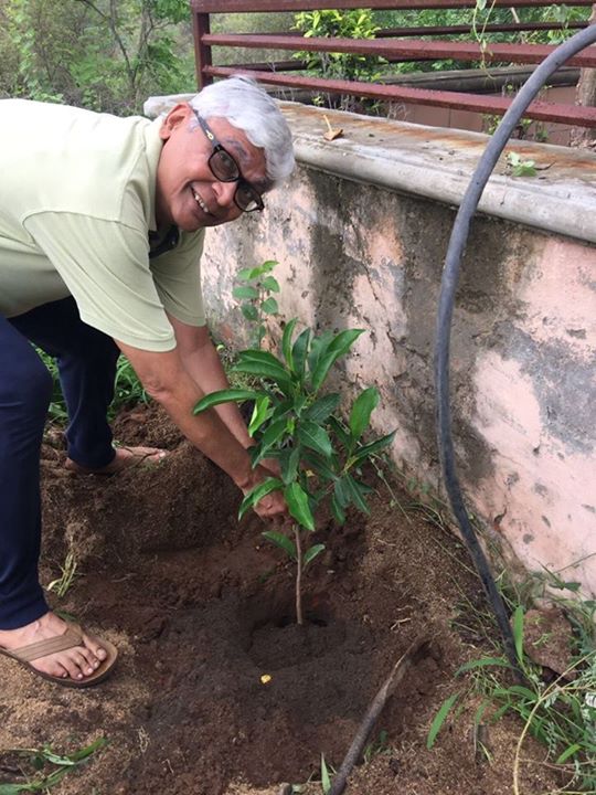 This is how we will achieve our Green Target of 75000! Renowned Chartered accountant Sunil Talati planting 65 tree saplings on his 65th birthday last week. 

#treeidiot #treeidiots