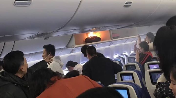 A battery pack caught fire in the overhead compartment in a flight in China!
I have always dreaded the use of power bank. 
ફોનની બેટરી જેટલી ચાલે એટલી વાપરવાની લ્યા...