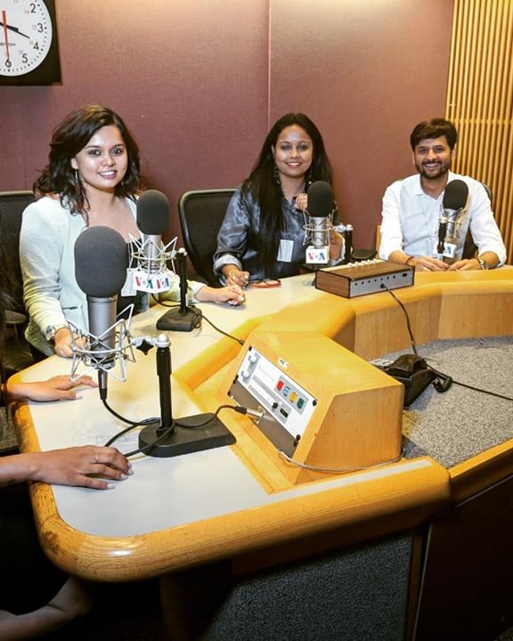 1. Giving an interview, 2. preparing for an interview, 3. enjoying an ice cream after the interview with the #FPCTours2018 participants

#washingtondc #washington #travel #traveldiaries #travelgram #US #USdiaries #dhvanit #america #districtofcolumbia #radio #studytour #voiceofamerica #Icecream