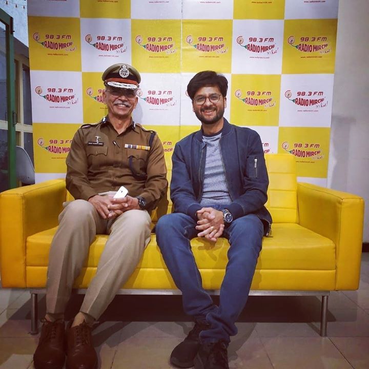 મિર્ચી ગિરફતાર! Quite literally! 

With the real hero of our city, the  Police Commissioner Ahmedabad, Shri A.K.Singh. 

Listen to our conversation tomorrow morning on air!

#ahmedabad #amdavad