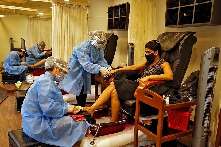 Beauticians wearing protective gear tend to their customers inside a parlor at a shopping mall after authorities allowed the reopening of malls, during an extended nationwide lockdown to slow the spreading of the coronavirus disease (COVID-19), in Ahmedabad, India, June 8, 2020⁣
⁣
📸: Amit Dave​/Reuters​

Source: Forbes India