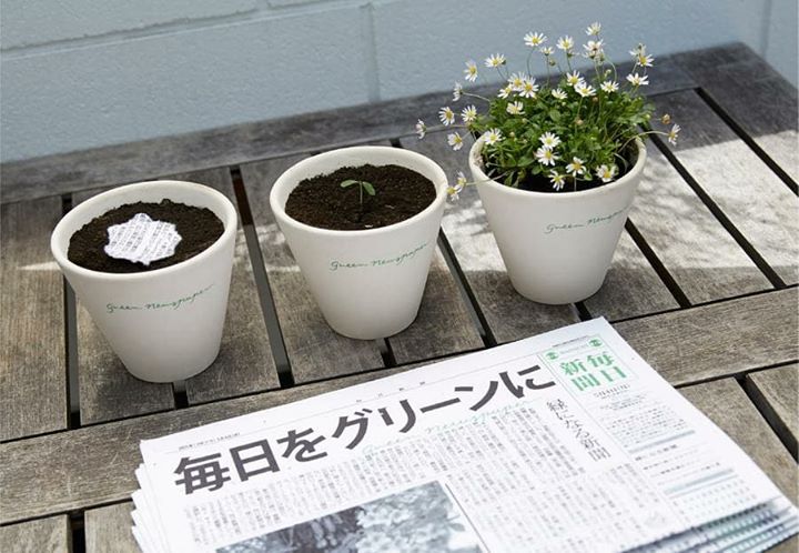 AMAZING JAPANESE NEWSPAPER THAT BECOMES PLANTS WHEN DISCARDED!

It  is a mixture of recycled paper, water and small flowers or herbs seeds (it can also be easily made at home). And it can be re-used in a creative way: once you’ve finished with it, don’t throw it, rather tear it into small pieces, plant and water it and within a few weeks you’ll unexpectedly have plants and flowers. 

#mirchitreeidiot #treeidiot #aatmanirbharmirchitreeidiot #MirchiGujarati #RadioMirchi #treesofinstagram #treeinside #RjDhvanit #dhvanit #japan #dentsuinc #themainichinewspapers