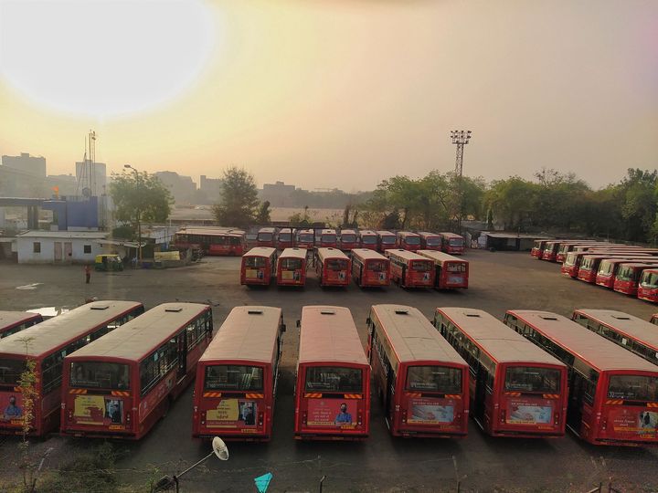 बस या बेबस?
.
.
#amts #curfew #ahmedabad #publictransportation #gujarat #wearmask #picoftheday #citycentre #rjdhvanit #mirchigujarati