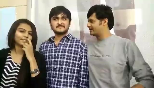 First reactions after watching #bajiraomastani with #mirchi listeners!
#ranveersingh #deepikapadukone #priyankachopra #slb #sanjayleelabhansali