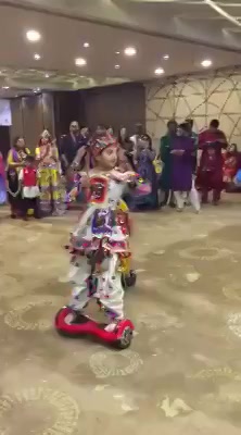 જોરદાર ગરબા! Mindblowing steps!

આમાં તો પગ દુખે જ નહીં ને?!

#navratri #navratri2016 #garba