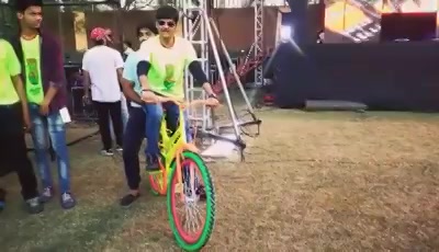 Cycling with my chuddy buddy Malhar Thakar at #mirchineonrun Season 2.

#amdavad #neon