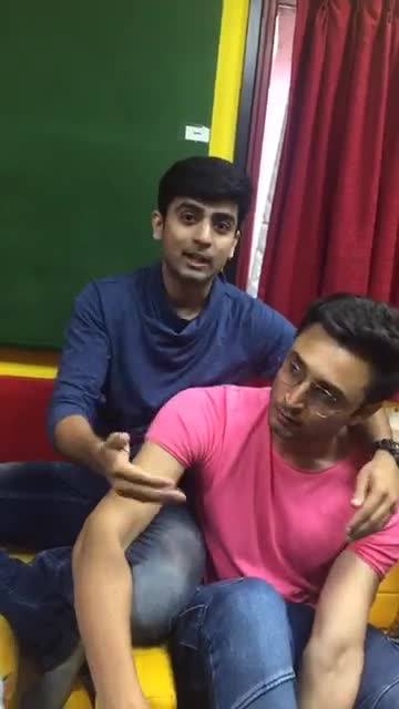 #facebooklive with the team of #pelaadhiakshar 

#gujaratifilm Parth Oza Bhakti Kubavat