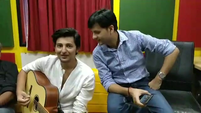 માછલીઓ ઉડે પતંગિયાઓ તરે ! 
Song launch of 'Vitamin She' sung by Darshan Raval Sanjay Raval 
with Sanjay Raval 
Lyricist Raeesh Maniar 
Music composer Mehul Surati
Bhakti Kubavat #darshanraval #vitaminshe #sanjayraval
