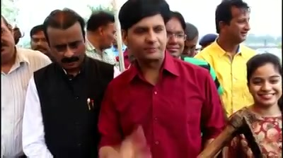 #treeplantation at Riverfront with Mayor Shri Gautambhai Shah
#treeidiot2 #treeidiot #treeidiots #gogreen #dhvanit #amc #greenwall Gautam Shah Ahmedabad Municipal Corporation