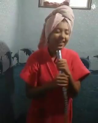 Drashti sent in her #bathroomsinging video. You can also DM me your bathroom singing video and get a chance to win an iPhone x

#bathroomsinger #bathrom #singer #dhvanit #iphone #iphonex #iphone10