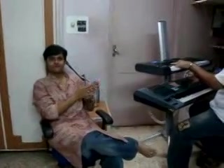 Exclusive video of Dhvanit doing voice check with music composer parth before recording the actual album. Thanks to parth for passing this video!! We can't wait to see more of Dhvanit in action. What say guys? How do you think his album will be? 
courtesy : Parth
--------------------------------
Uploaded By : Vishal