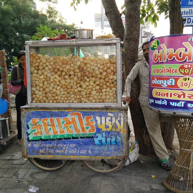 RJ Dhvanit,  paanipuri, panipuri, streetfood, foodoholic, amdavad, ahmedabad, food, foodgram, foodporn, foodie, pakodi