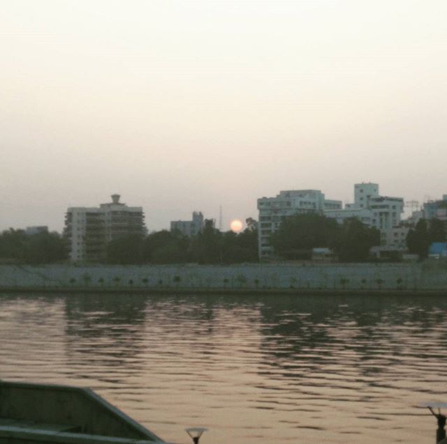 #sunset view from #riverfront

#sunset_madness #sun #gerua #sabarmati #amdavad