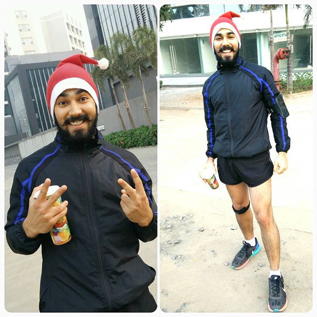 Spotted this guy on Prahladnagar Road! Atli thandi maa shorts pehrine savare 5 vagya thi daude che.. And today bring #christmas he is wearing a #santa #cap too! 
The most unique part is that he can do 21kms #backward running too. 
#merrychristmas #xmas #jogger #morning #runner #running #santacap #amdavad #ahmedabad #fitness