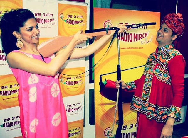 #jigar pe mat ja … #trigger daba dungi! 
Happy birthday @deepikapadukone 
#oldpic #deepikapadukone #happybirthday #bollywood #ramleela #bollywoodactress #kediyu #gun #guns