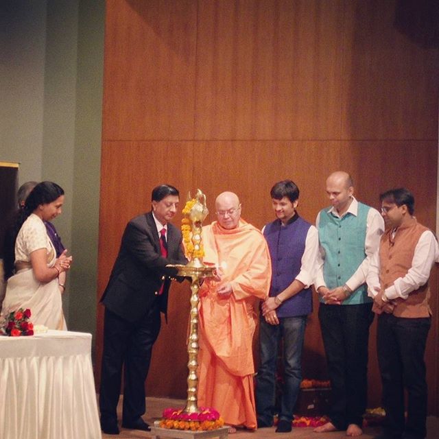 Inaugurating the Music Theraphy Workshop with Dr. Sudhir Shah, Swami Adhyatmandji, Smt. Jayanthi Ravi, Dr. Arpan Bhatt, Dr. Kedar Upadhyay, Dr. Parth Mankad and Yours Truly!