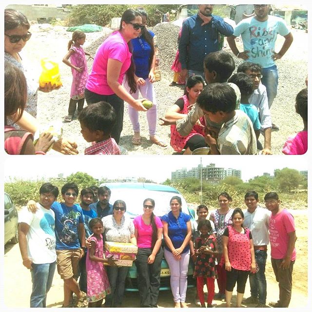 @chetasikane one of the winners of 100 petis of #mangoes distributed 25 petis in a basti near Sola Bridge today with Mission Spread Smiles NGO. 
#mangoyathengo #mengokethengo #mango #aam #keri #summer #summer2016 #summers #ngo #socialwork #socialcause