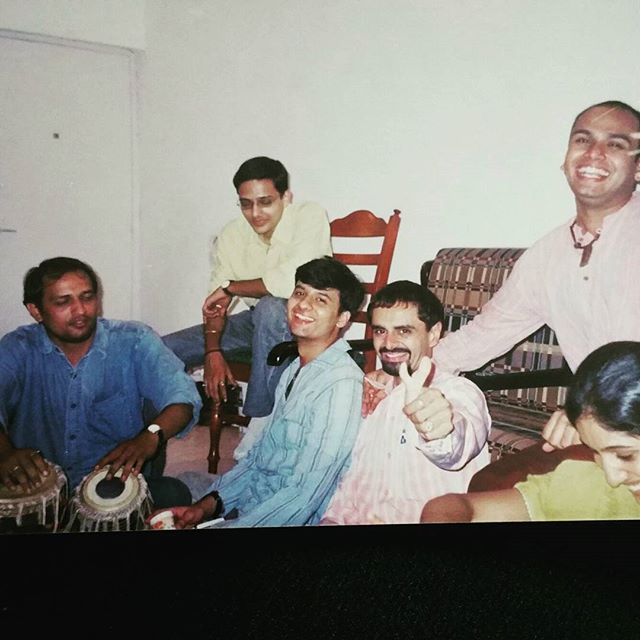 Mehfil time! This picture is almost over 10 years old! 
#throwback #throwbackthursday #throwbackpic #throwbackthursdays #oldpic #mehfil #sangeet #music #majorthrowback #guitarguruvaar