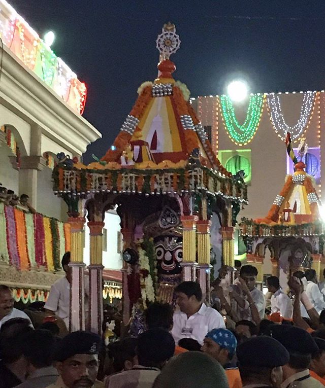 :: Jay Ranchhod :: This picture was clicked at 5:24am when the Rath left from Jagannath Mandir, Jamalpur. 
#rathyatra #iloveamdavad