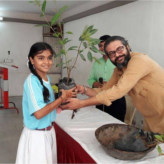 Writer, Director and Theatre Artist Saumya Joshi planted and distrusted tree saplings at KumKum School, Maninagar today morning. 
#treeidiots #treeidiot #gogreen #treeplantation #tree