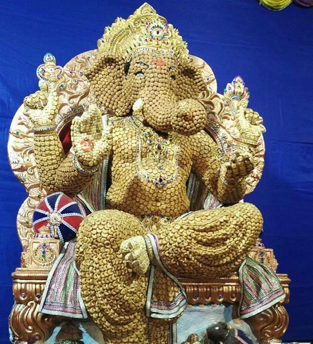 Theme: 2

#biscuit thi banavela #ganpati at Nariyaval ni pol.

#ganeshchaturthi #ganpatibappamorya