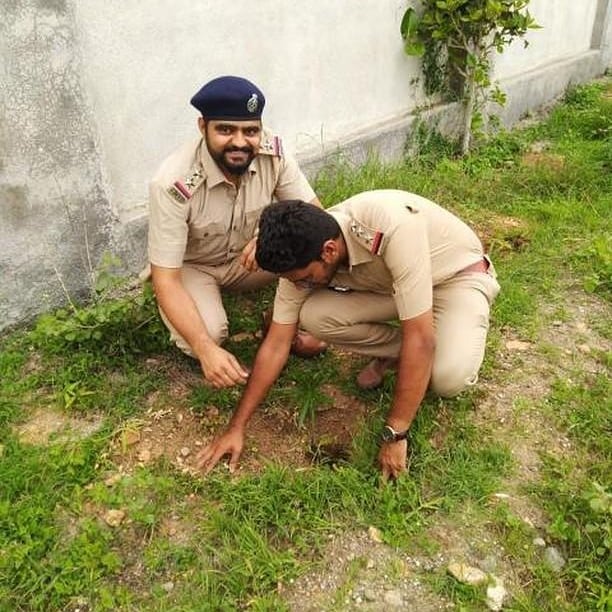 Thank you for sharing your pics of plantation and being a part of  #mirchitreeidiot campaign
So happy to see your contribution 😁

#swipeleft #pedmandhvanit #plantation #ahmedabad #trees