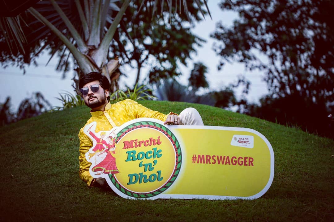 Swag se karenge #navratri2018 का स्वागत!

Pic courtesy: @dushyantravaldz 
Outfit courtesy: @adani_creation @shashvat_19
Makeup: @bindiya_sachaniya @deepalidhingramakeovers @divya_beautician

#swag #swagseswagat #mrswagger #mirchirockndhol #mirchirockndhol2018 #navratri #garba