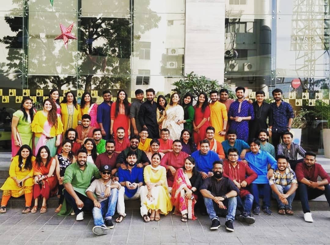 Wishing you a happy diwali from mirchi family!

#diwali #diwali2018 #happydiwali #mirchi #colleagues