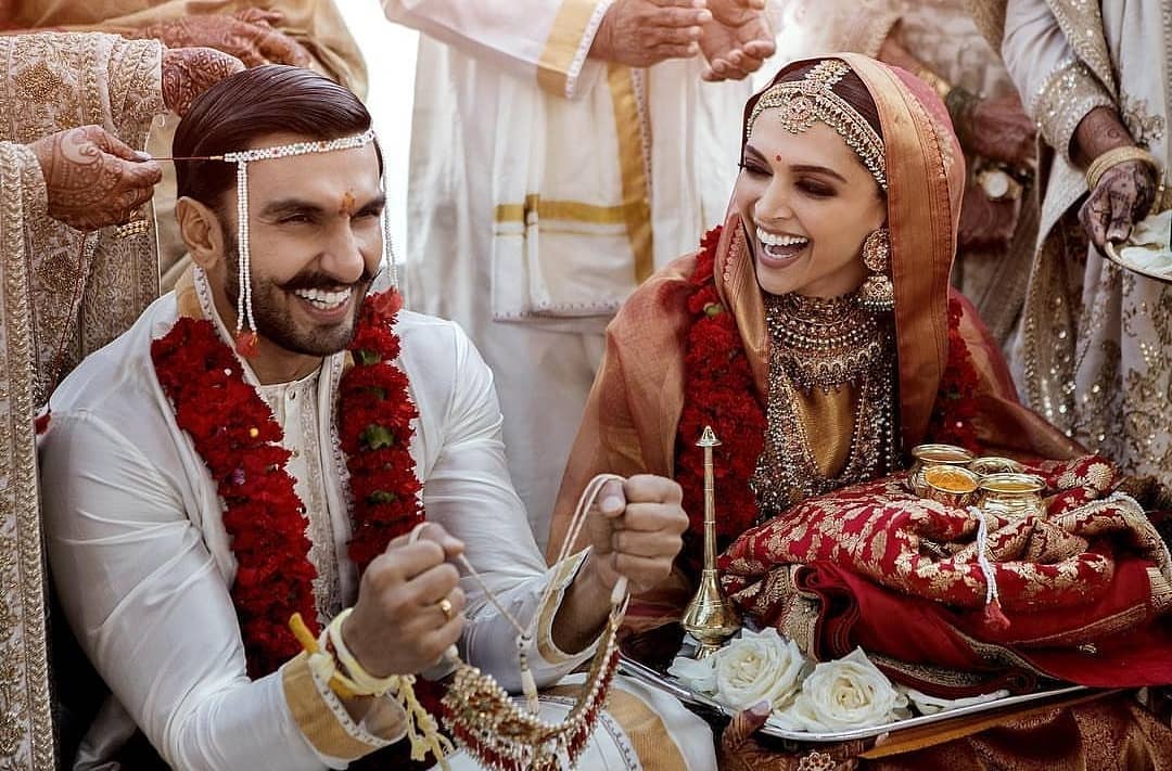 And the pics are here! Adorable they look 😍
શાંતિ થઈ?

#deepikapadukone #ranveersingh #deepveerkishaadi #deepveer #deepikawedsranveer #RanveerWedsDeepika #randeep #laalishq