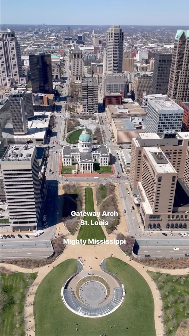 ચક્કર ખાઈ જવાય એવી કમાલની કમાન! #gatewayArch 
#stlouis #missouri #illinois ને જોડતી 
Mighty #mississippi