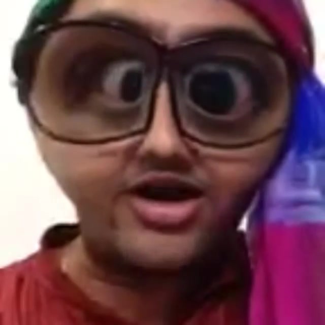 Meet #NaKaMo #dhvanit ka friend
Part 4
#mirchirockndhol #mirchirockanddhol #mirchigarba #garba #garbapasses #rjdhvanit #navratri2015 #navratri