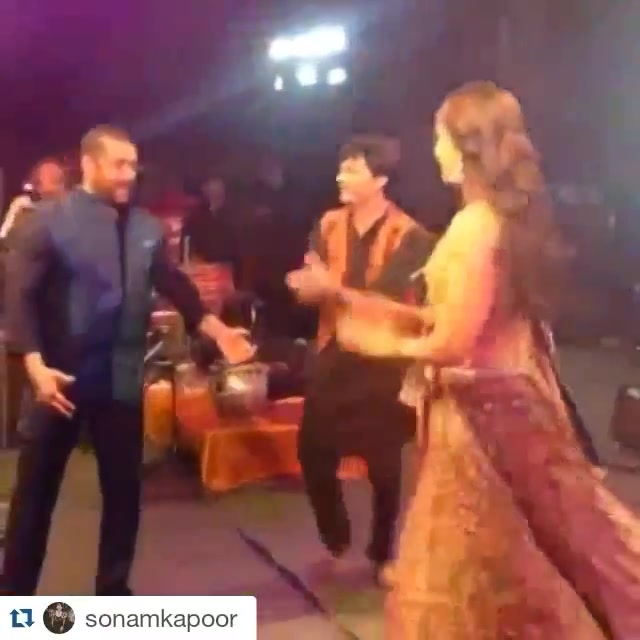 Dancing with Sonam Kapoor! 
They call it 'ચકરડી - ભમરડી - ફેર ફુદરડી'! #beingsalmankhan #sonamkapoor
#PRDP #Repost @sonamkapoor with @repostapp