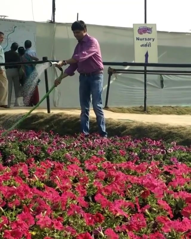 Watering the #flowers at the #flower show today afternoon was fun!! #flowerstagram
#flowershow2016