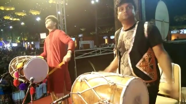 Dhol nagada baaje re.. Chora chori naache re..
Had a great time last night at Mirchi Garba

#navratri #navratri2016 #garba #dhol #mirchirockndhol