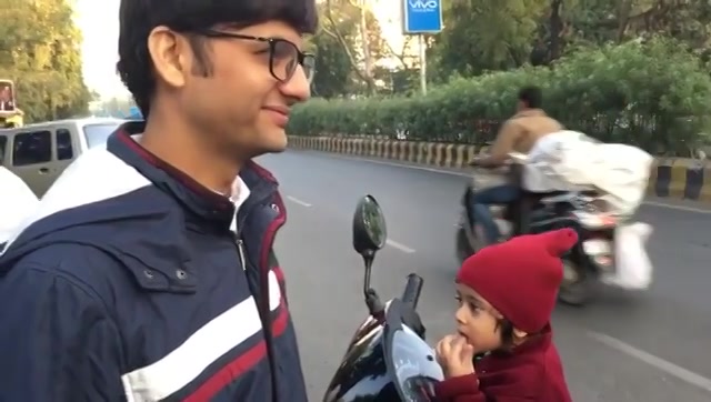 Cute little Saumya came to meet me today morning when I was doing the show live from the streets of #ahmedabad

#pehlapremni #majjanilife