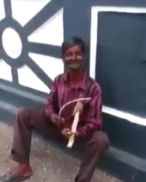 Thank you Niharika for sending this video of a Raavanhattho player. (Part 2)

#bollywood #songs #raavanhattho #music #musician @amitabhbachchan #bigb #amitabhbachchan @theshilpashetty @akshaykumar