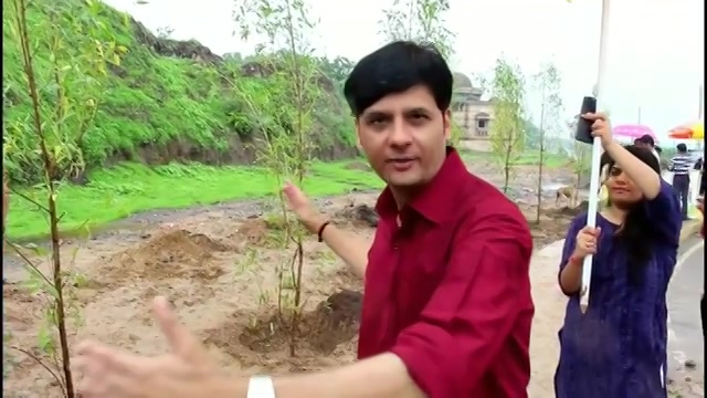 Plantation at Sabarmati Riverfront today morning.. #greenwall #treeplantation #dhvanit #riverfront #treeidiot #treeidiot2 #treeidiots