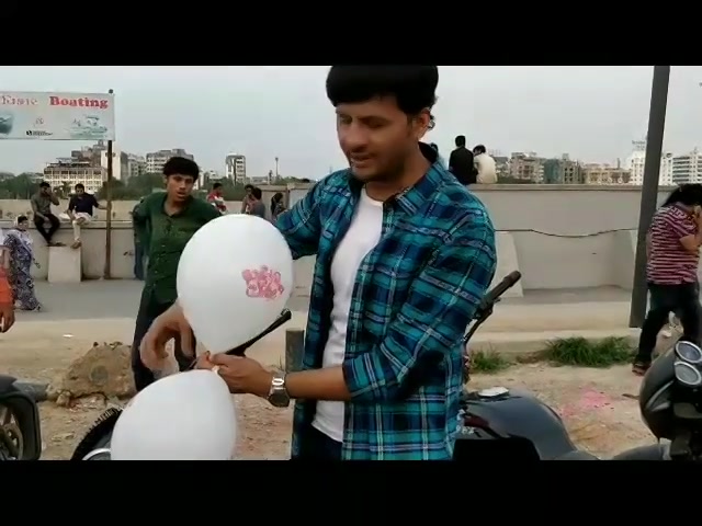 Went to #Riverfront last evening with #vitaminshe gang to celebrate #friendshipday. Watch the full video on my Facebook page: Dhvanit 
#Rakshabandhan #rakhi #friends #friendship #balloons @smit_pandya_ @maula4