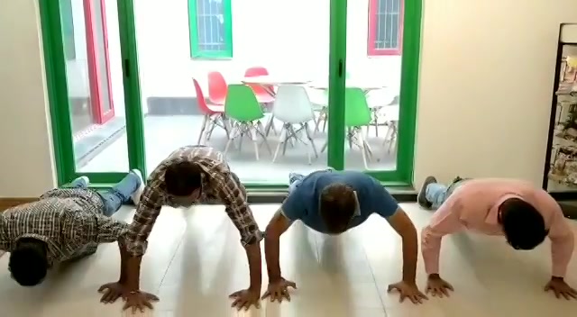 Take the push-up challenge like these boys and get to meet Vidyut Jamwal in Ahmedabad at Body Carpenters Gym. 
DM me your videos or mail it to dhvanit@radiomirchi.com