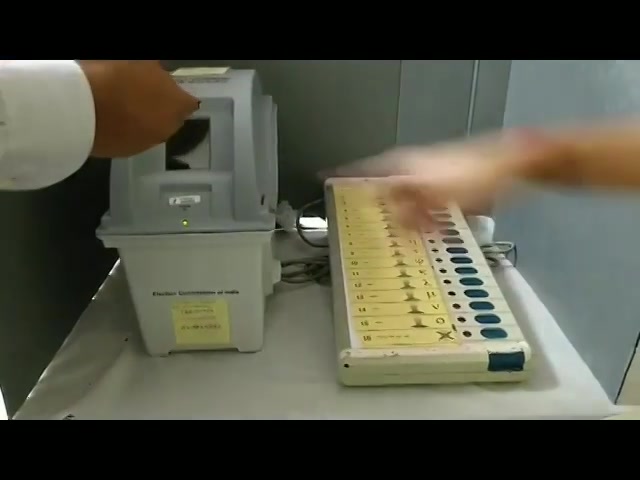 VVPAT has been introduced for the first time with the EVM. Here's how it works and how you need to vote. 
#election #elections #vote #voting #gujaratelections2017 #gujaratelection