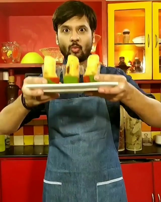When I cooked Paneer Pakoda with the help of celebrity chef Hina Gautam, after a lot of વાતો ના વડા in #jalsapartywithdhvanit episode 2 with @soulfulsachin @jigarsaraiya 
Full video link in bio
#jalsaparty #jalsa #party #dhvanit #sachin