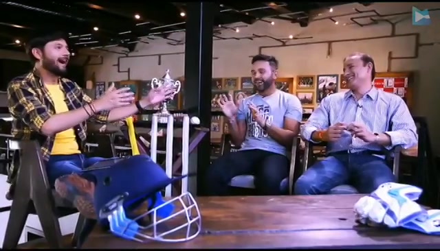 એક ટપ્પી આઉટ 🙈🙈🙈 ?!! :: Jalsa Party With Dhvanit EPISODE 3 🏏 Feat. Nayan Mongia & Parthiv Patel 🇮🇳::
Full video link in bio
Lean back and watch the trio discuss some 
memorable Cricketing Moments ( વેંકટેશ પ્રસાદ-આમિર સોહૈલ મોમેન્ટ), Personal Stories (ક્યારેક વિકેટકીપર ગબો કરે તો?), Pranks (લોર્ડ્સના ગ્રાઉન્ડમાં ફાયર અલાર્મ કોણે તોડ્યું?),
Shocking Facts (આ જુઓ... પાર્થિવ પટેલને એક આંગળી જ નથી!) and play some gloved-games. 
Game on!

#jalsaparty #jalsa #party #dhvanit #rjdhvanit #cricket #wicketkeeper #nayanmongia #parthivpatel @parthiv9