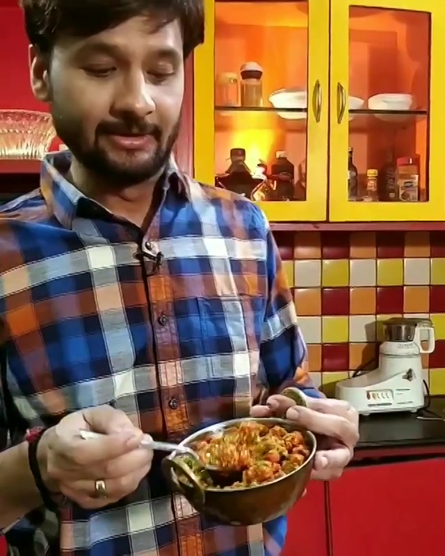 Chef Dhvanit cooked veg kadhai in  #jalsapartywithdhvanit episode 3. Full video link in bio

#jalsaparty #jalsa #party #dhvanit #rjdhvanit #webseries #food #foodie #cooking #chef