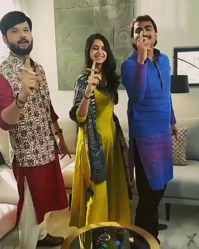 #JalsaPartyWithDhvanit episode 4 with the char char bangadi girl @thekinjaldave and haath ma chhe whisky @jigneshkavirajofficial
Full episode link in bio (still trending on No. 4 on #youtube)

#jalsaparty #jalsa #party #dhvanit #rjdhvanit #webseries #kinjaldave #jigneshkaviraj #trending