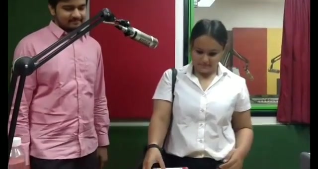 Jhanvi & Nihar playing #eyepl today morning. Book cricket રમà«àª¯àª¾ after a long time! 
#rkumar #teamdhvanit #dhvanit #dhvanitkedhurandar #madhuridixit @madhuridixitnene @rkopticians